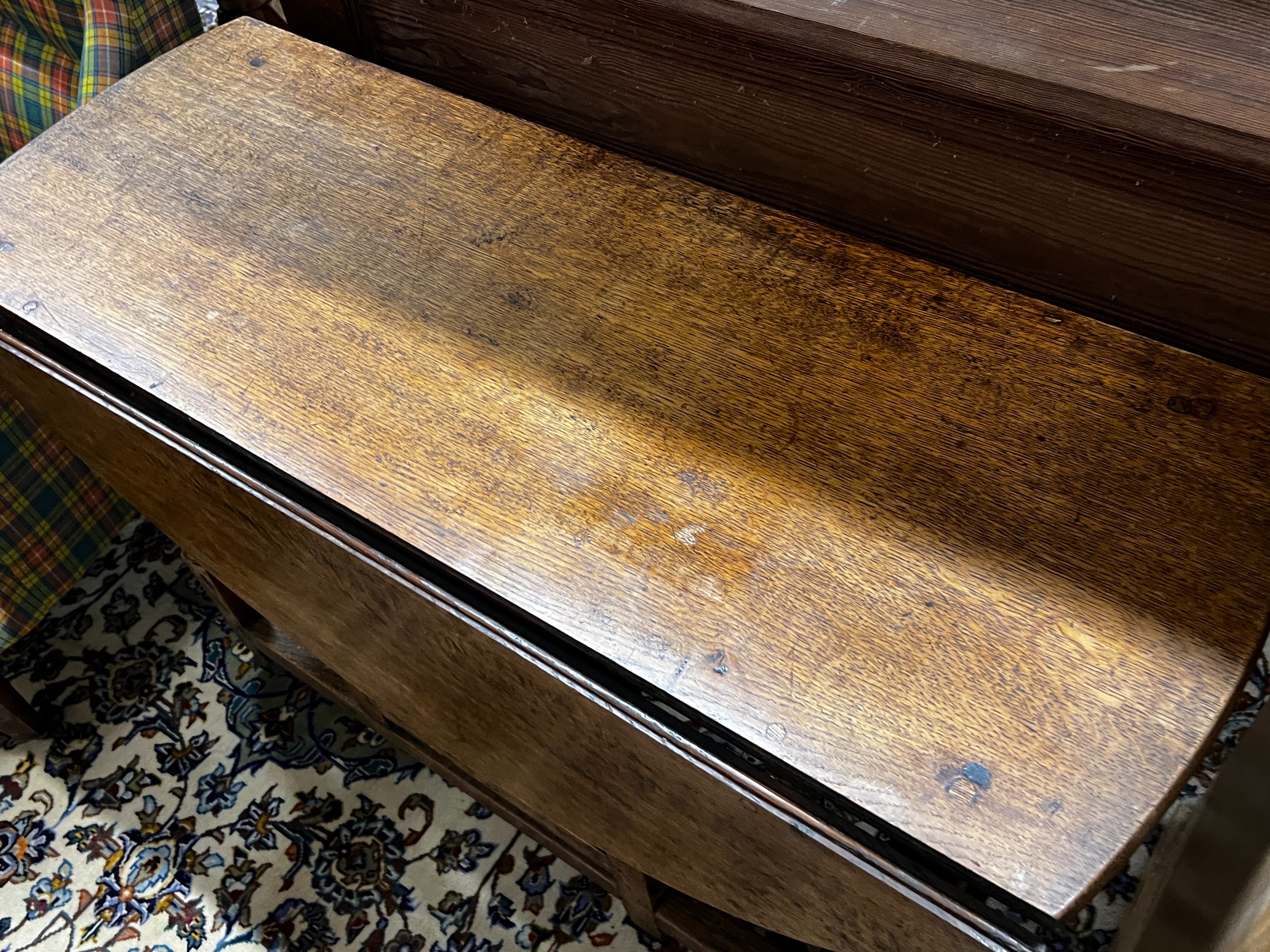 An 18th century oak gateleg table, length 102cm, depth 40cm, height 71cm